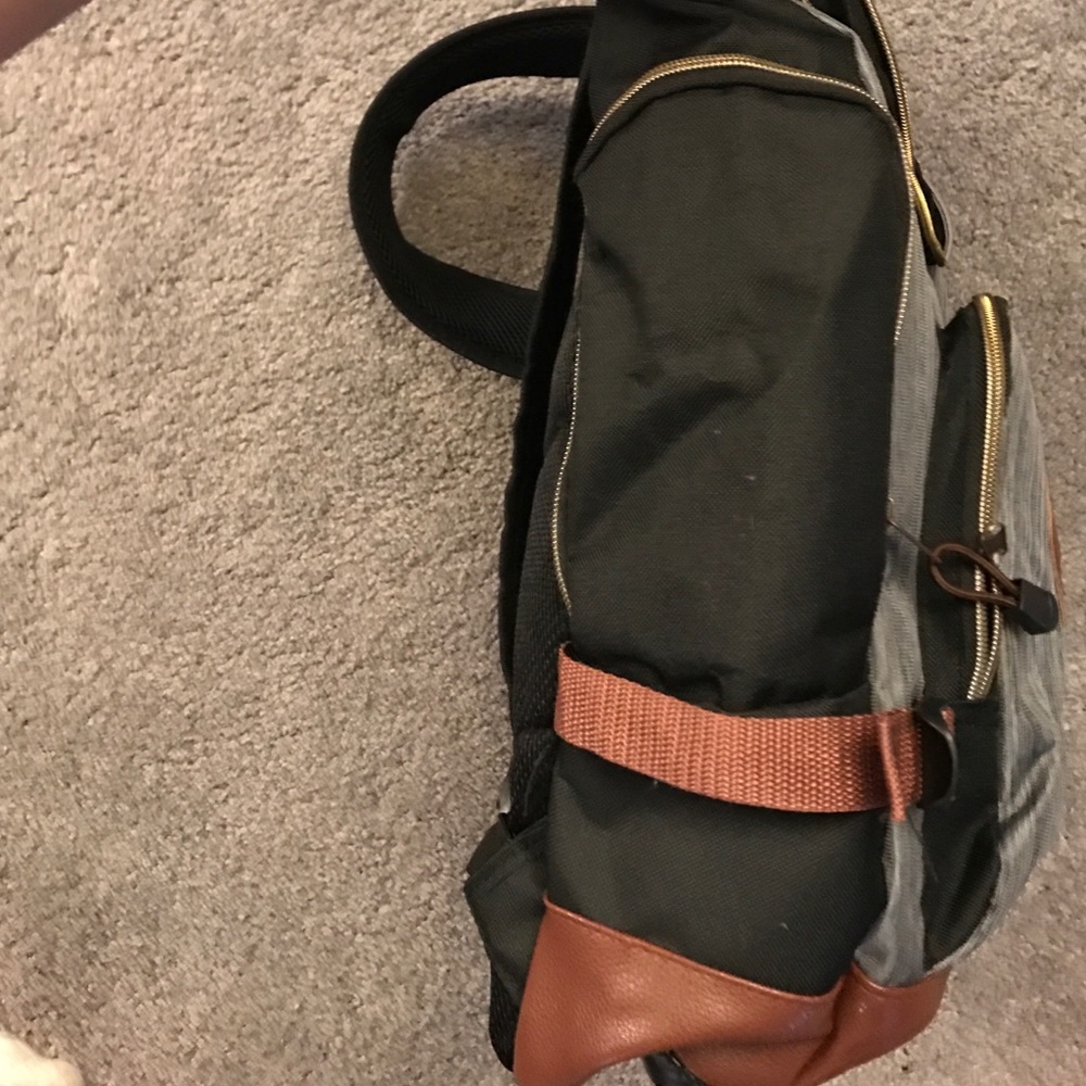 Trailmaker Backpack - Picture 4 of 9